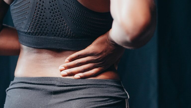 Les lombalgies pourraient-elles être liées aux fessiers ? Découvrez ici 36 weak glutes lower back