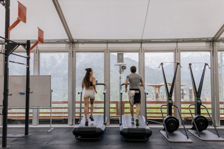 Les tapis roulants incurvés sont-ils meilleurs ? Tapis de course incurvés ou tapis de course motorisés ? 12 Are Curved Treadmills better?